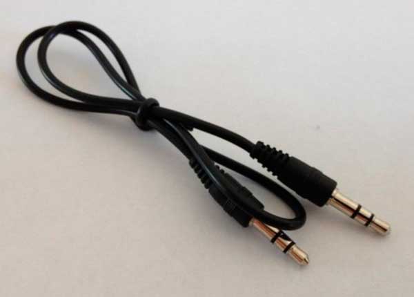 kabel-dlya-podklyucheniya-cherez-aux.jpg