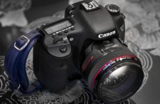 1200px-Canon_7D_with_50mm_f1.2_L_cropped-230x150.jpg