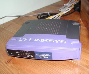 290px-Linksys_BEFSR41_Router_20040321.jpg