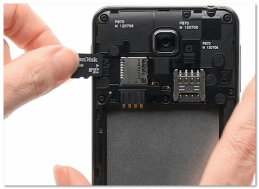 Podklyuchaem-MicroSD-kartu-k-telefonu.png