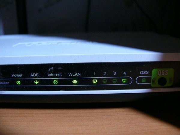 Ozhidaem-poka-na-paneli-setevogo-ustrojstva-zagoritsya-ADSL-indikator.jpg
