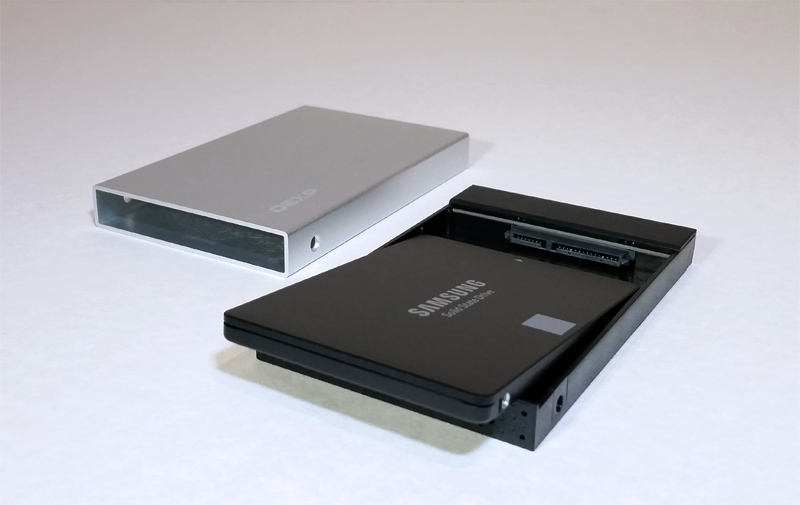mounting-SSD-disk-inside-box.jpg