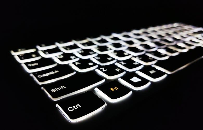 подсветка-клавиатуры-на-ноутбуке-Dell.jpg
